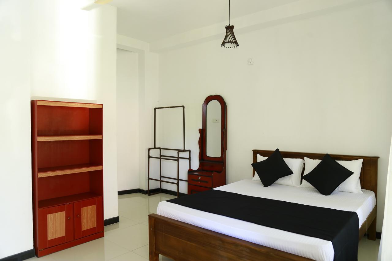 Layback Boutique Surf & Yoga Camp Sri Lanka Hostel Weligama Exterior photo